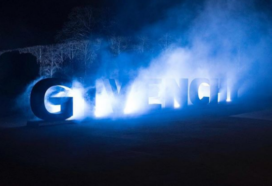Έναν χρωματιστό «Χειμώνα της Εδέμ» προτείνει ο οίκος Givenchy με τη νέα του συλλογή (pics & video)