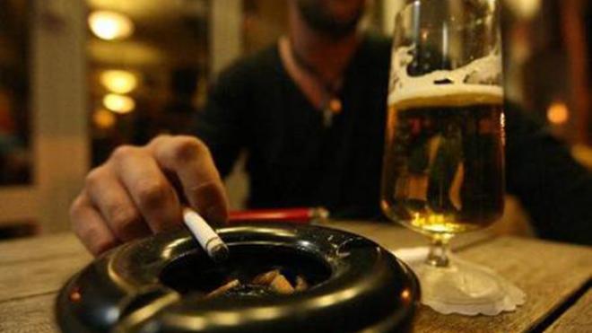 Κορονοϊός και κάπνισμα: Αυξημένος ο κίνδυνος βαριάς ασθένειας και θανάτου για τους καπνιστές