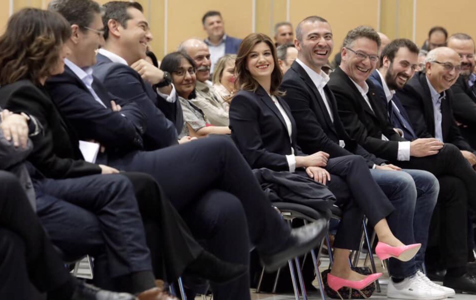 Κατερίνα Νοτοπούλου: Κάτι άστραψε, κάτι σαν γοβάκι, κάτι ροζ μες στο βραδάκι (pics)