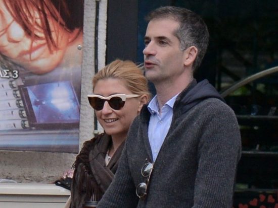 Κοσιώνη-Μπακογιάννης: Βόλτα με το γιο τους στο κέντρο της Αθήνας