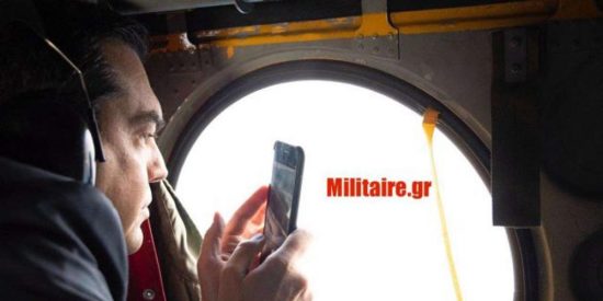Ο Τσίπρας στο ελικόπτερο βιντεοσκοπεί την αερομαχία πάνω από το Αγαθονήσι (video)
