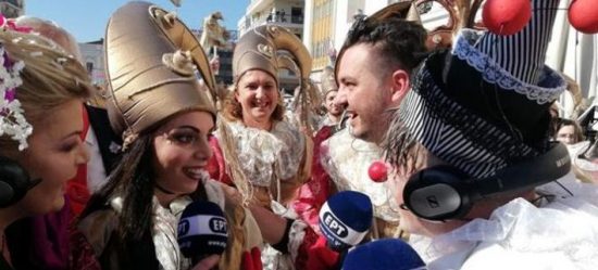 Πατρινό Καρναβάλι 2019: Της έκανε πρόταση γάμου live (video)