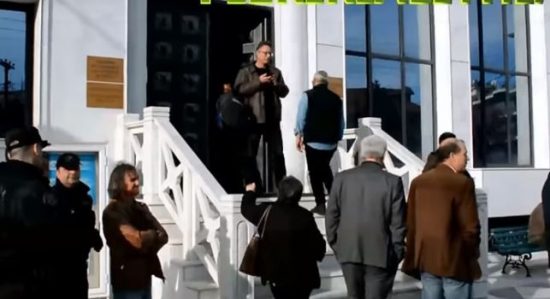 Κατερίνη: Άγριες αποδοκιμασίες κατά υποψηφίων του ΣΥΡΙΖΑ (video)