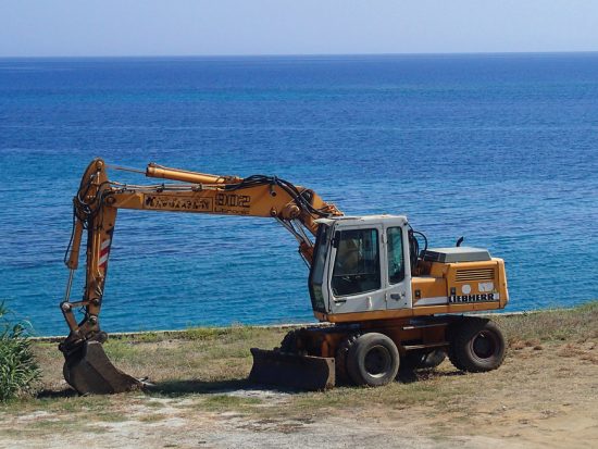 WWF: «Μάχη» κατά του νομοσχεδίου της κυβέρνησης για τη νομιμοποίηση αυθαιρέτων στον αιγιαλό