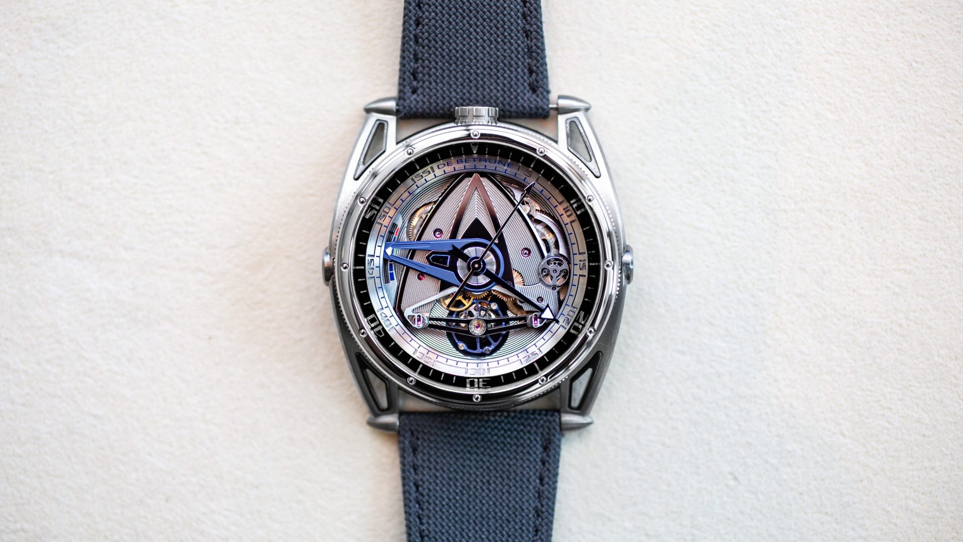 Το λαμπρό De Bethune DB28GS Grand Bleu