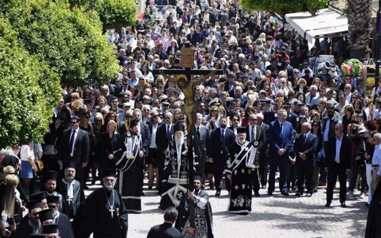 Κέρκυρα: Ξεκίνησε η μεγαλειώδης περιφορά των επιταφίων