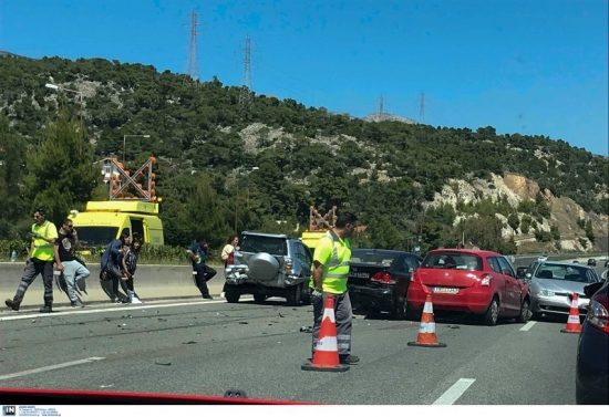 Καραμπόλα στην Κινέτα -Μεγάλο μποτιλιάρισμα στην Εθνική οδό (pics)