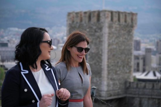 Η Μπέττυ Μπαζιάνα με τη σύζυγο του Ζάεφ στο κάστρο των Σκοπίων (pics)
