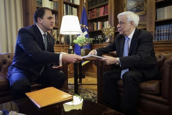 Αιχμές Παυλόπουλου σε Πιτσιλή για τη γιαγιά με τα τερλίκια: Μην ξεχνάμε τον άνθρωπο