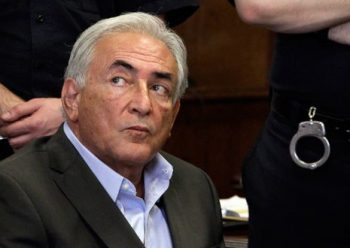 Διακοπές στην Μύκονο για τον άλλοτε πανίσχυρο άνδρα του ΔΝΤ, Ντομινίκ Στρος-Καν (video)