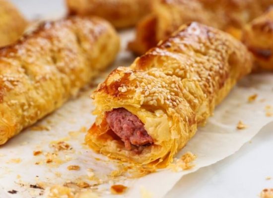 Νόστιμες και λαχταριστές λουκανικόπιτες