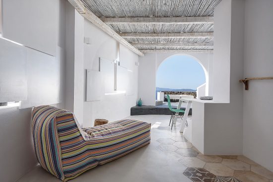 «Solstice Luxury Suites»: Ένα ξενοδοχειακό συγκρότημα κυκλαδίτικης αρχιτεκτονικής στη Σαντορίνη (13 pics)