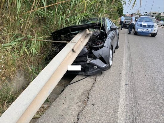 Συγκλονιστικό τροχαίο στη Ρόδο: Προστατευτικό κιγκλίδωμα διαπέρασε αυτοκίνητο
