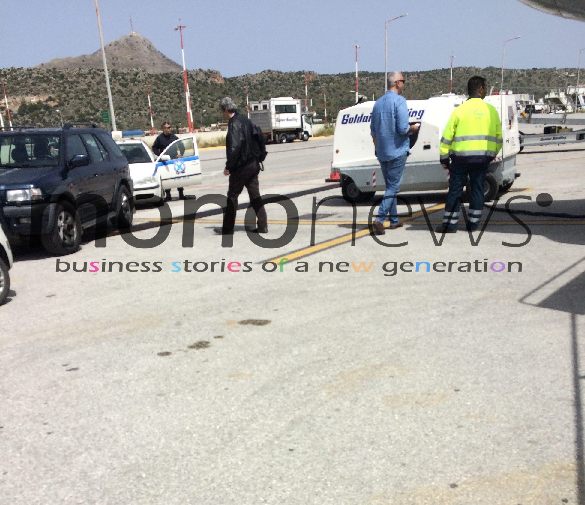 Ιδού ο VIP αριστερός: Τσιφλίκι του Πολάκη η πίστα του αεροδρομίου στα Χανιά! (9 φωτό)