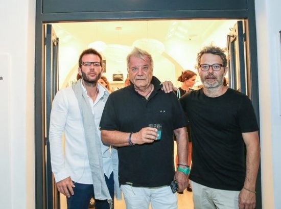 Πώς η Μύκονος ανασταίνει οικονομικά τον bon vivant επιχειρηματία Νίκο Βαρβέρη