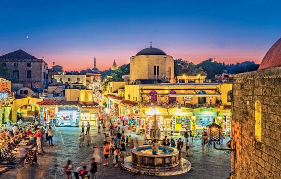 Ρόδος: Πλήρωσαν 82 ευρώ για 8 αναψυκτικά – Πώς δικαιολογεί τον λογαριασμό ο εστιάτορας