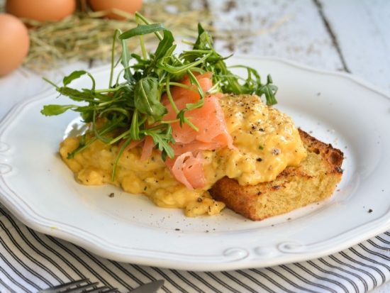 Scrambled eggs: Η εύκολη συνταγή για ένα τέλειο breakfast