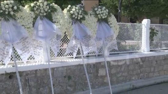 Τροχαίο στην Αταλάντη: Ράγισαν καρδιές στην κηδεία των δύο αδελφών