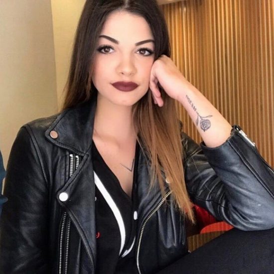 Όσο μεγαλώνει, μαγεύει: Η εγγονή της Τζένης Καρέζη είναι μια καλλονή (pics)