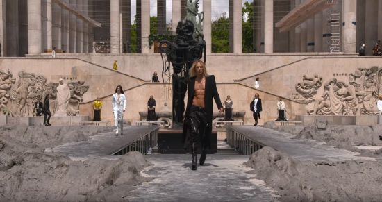 Η νέα συλλογή του Ρικ Όουενς ως απάντηση στην πολιτική Τραμπ