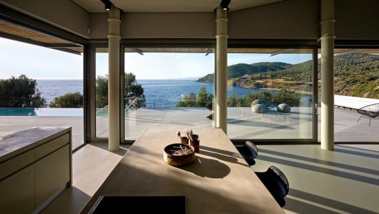 Δύο εντυπωσιακές κατοικίες κρυμμένες μέσα σε ελαιώνα στο ακρωτήρι του Αγίου Φωκά στη Λέσβο (17 pics)