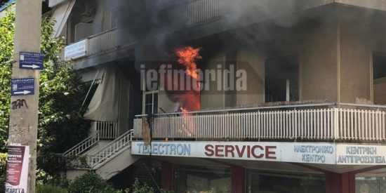 Φωτιά σε διαμέρισμα στη Νέα Σμύρνη (pics & video)