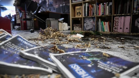 Athens Voice: Σύσσωμος ο πολιτικός και δημοσιογραφικός κόσμος καταδίκασε την επίθεση του Ρουβίκωνα (pics)