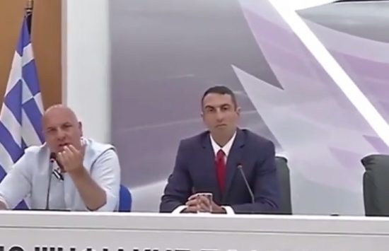 Επικό βίντεο: Εκπρόσωποι κομμάτων συνασπισμού τσακώθηκαν εν μέσω διακαναλικής συνέντευξης