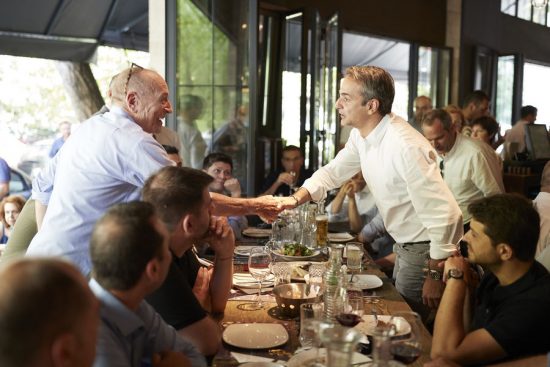 Στο «γούρικο» Παγκράτι το προεκλογικό γεύμα του Κυριάκου Μητσοτάκη με τους πολιτικούς συντάκτες