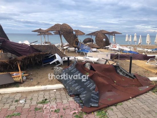 Συγκλονιστική μαρτυρία τουρίστριας στη Χαλκιδική: «Μας μαστίγωναν αέρας, βροχή και άμμος και επικρατούσε το απόλυτο χάος»
