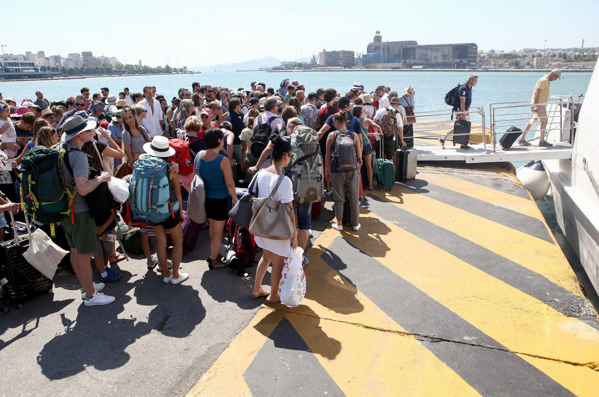 «Βούλιαξαν» τα λιμάνια της χώρας εν όψει 15αύγουστου