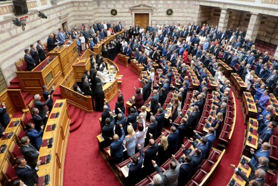 Live: Σε κλίμα συναίνεσης τα κόμματα ψηφίζουν πρόεδρο της Βουλής