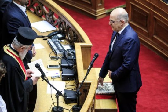 Ορκίστηκε στη Βουλή ο ΥΠΕΞ και βουλευτής ΝΔ, Νίκος Δένδιας