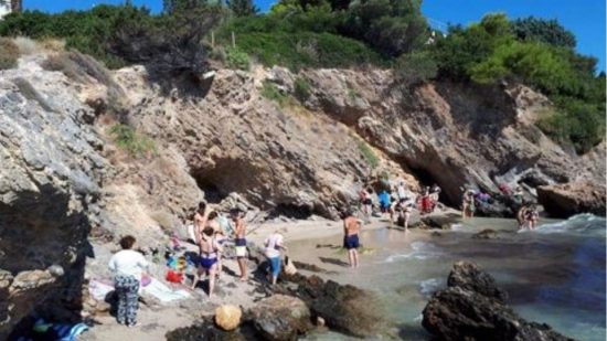 Συναγερμός στο Πόρτο Ράφτη: Κίνδυνος υποχώρησης βράχου