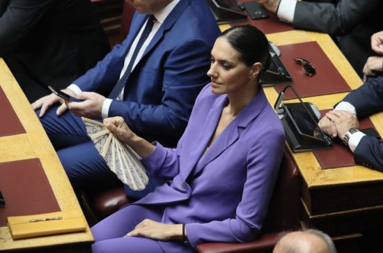 Νόνη Δούνια: Στο γήπεδο με τον σύζυγό της (pics)