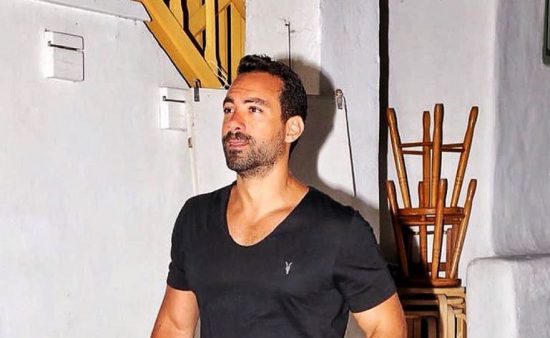 Αγνώριστος ο Σάκης Τανιμανίδης: Ξυρίστηκε κόντρα για πρώτη φορά μετά από 10 χρόνια (video)