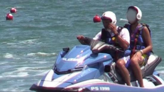 Σκάνδαλο στην Ιταλία: Ο γιος του Σαλβίνι με τζετ σκι της αστυνομίας (video)