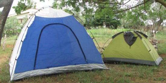 Τα ευτράπελα της Airbnb: Μετά τις σκηνές της Γαύδου ήρθε η ενοικίαση… σκιάς! (pics)