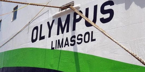 Σαντορίνη: Πλοίο με 52 επιβάτες προσάραξε στο λιμάνι του Αθηνιού