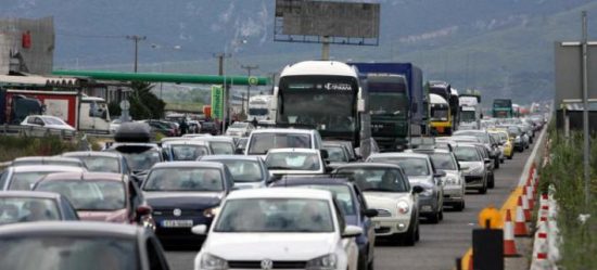 Κορυφώνεται η έξοδος των εκδρομέων – Το αδιαχώρητο στα μεγάλα λιμάνια