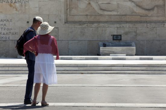 Κορονοϊός: Χωρίς υποχρεωτική πενθήμερη καραντίνα οι ασυμπτωματικοί τουρίστες