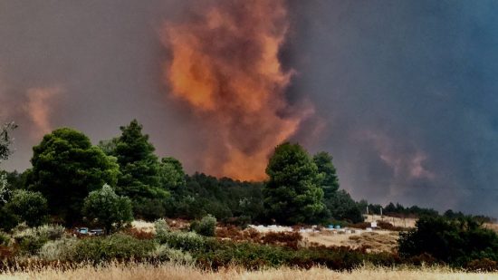 Εκκενώνεται και τρίτο χωριό στην Εύβοια λόγω της πυρκαγιάς
