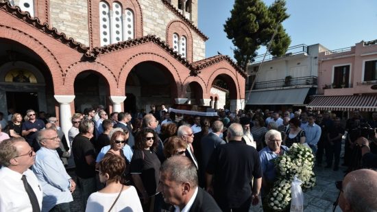 Συγκίνηση στην κηδεία του ήρωα ψαρά του Ματιού, Κ. Αρβανίτη