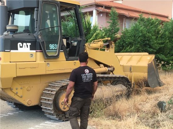 Πυρκαγιά στην Εύβοια: Σκάβουν αντιπυρικές ζώνες έξω από τα Ψαχνά