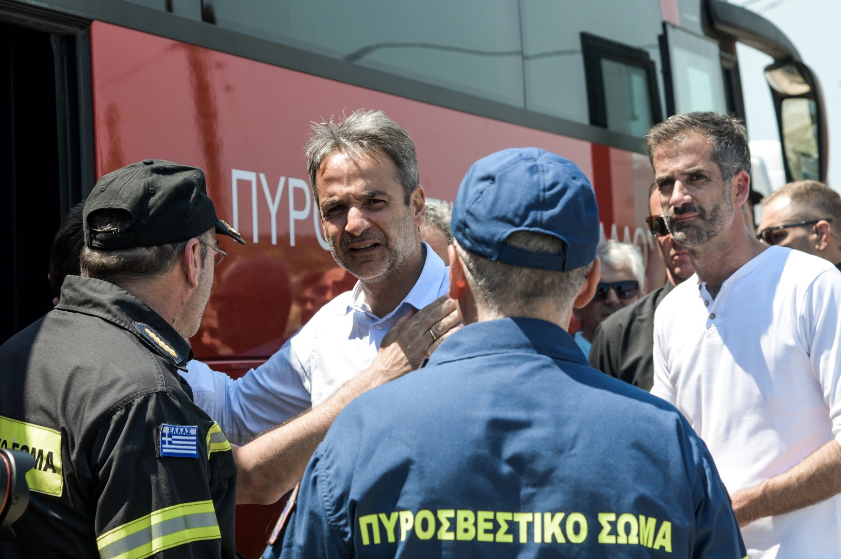 Άρον-άρον επιστροφή στην Αθήνα για τα στελέχη της κυβέρνησης λόγω της πυρκαγιάς στην Εύβοια