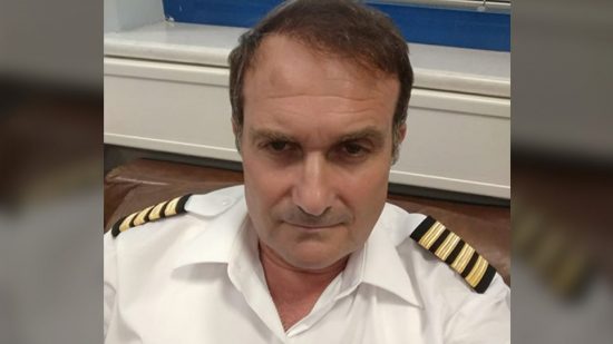 Συγκλονίζoυν τα λόγια του γιου του άτυχου πιλότου: «Σαν αετό θα τον θυμόμαστε, σαν αετός έφυγε»