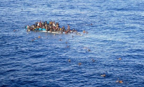 Νέο ναυάγιο με μετανάστες στη Μεσόγειο, φόβοι για 100 νεκρούς