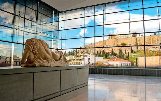 Η Μετόπη του Παρθενώνα από το Λούβρο στην Αθήνα για τα 200 χρόνια από την Ελληνική Επανάσταση