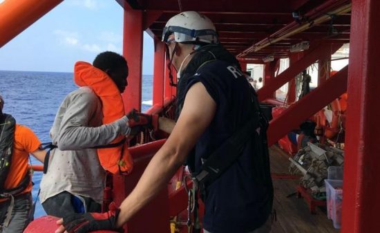 Στη Μάλτα το Ocean Viking με τους 356 μετανάστες