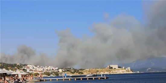 Φωτιά στη Σάμο – Μαίνονται πυρκαγιές σε Αχαΐα, Ηλεία, Ασπρόπυργο
